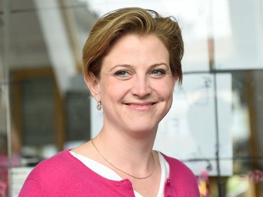 Gar nicht glücklich zeigt sich Beate Meinl-Reisinger angesichts des Rechnungsabschlusses 2015 Gar nicht glücklich zeigt sich Beate Meinl-Reisinger angesichts des Rechnungsabschlusses 2015