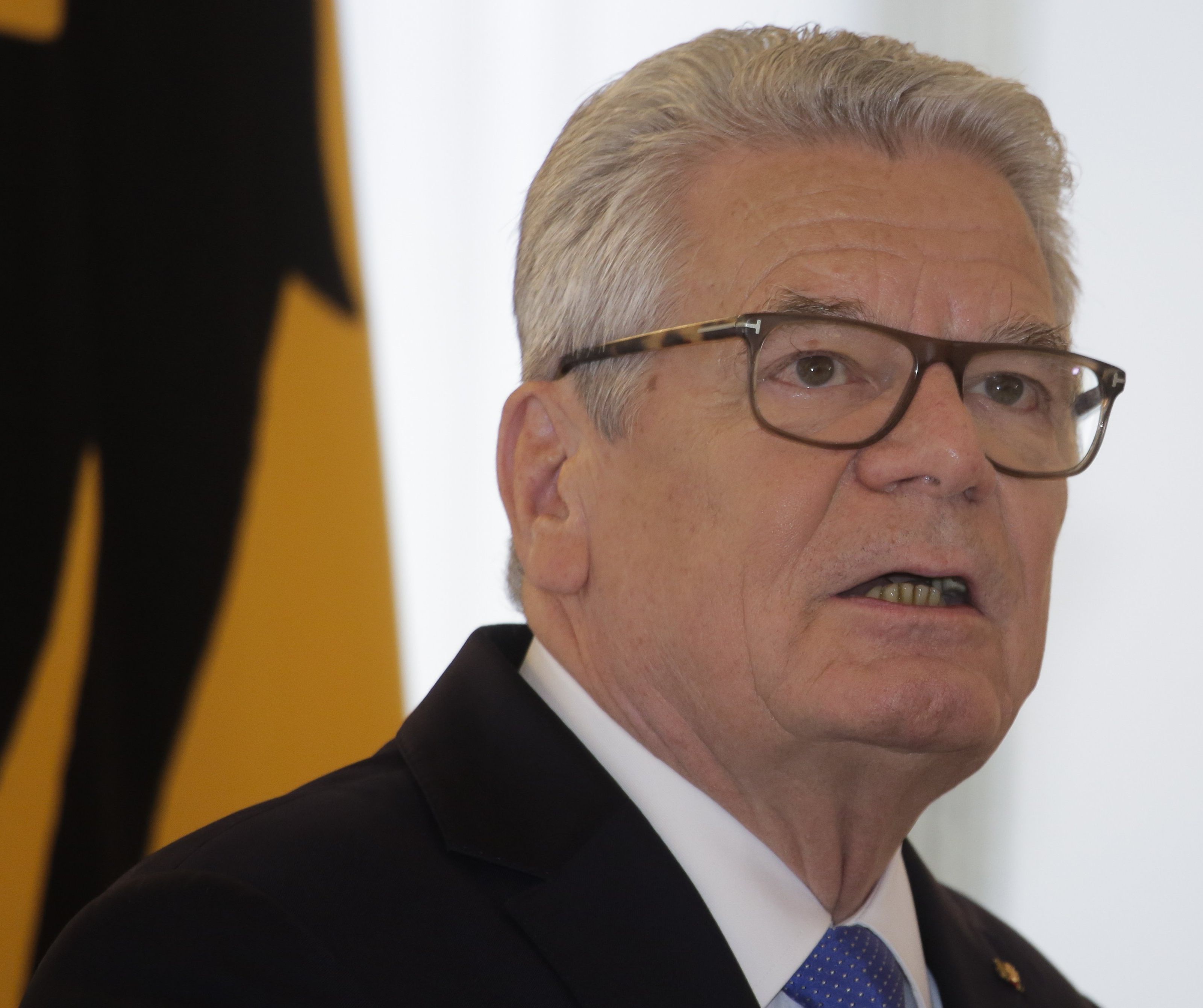Sprechchöre: "Hau ab" und "Volksverräter". Sprechchöre: "Hau ab" und "Volksverräter".
