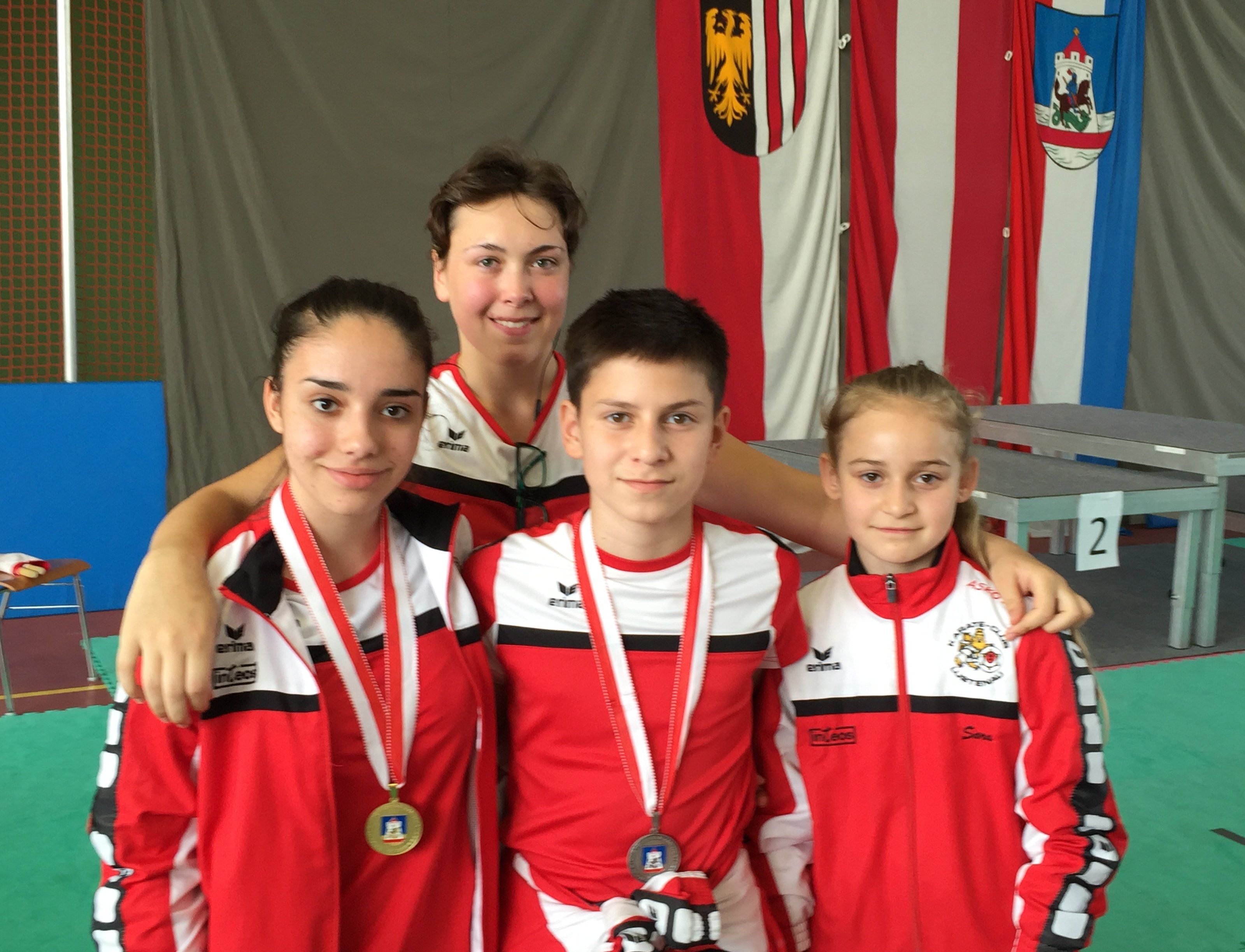 Ein kleines, schlagkräftiges Team des Shotokan Karate Clubs Lustenau fuhr nach Oberösterreich Ein kleines, schlagkräftiges Team des Shotokan Karate Clubs Lustenau fuhr nach Oberösterreich
