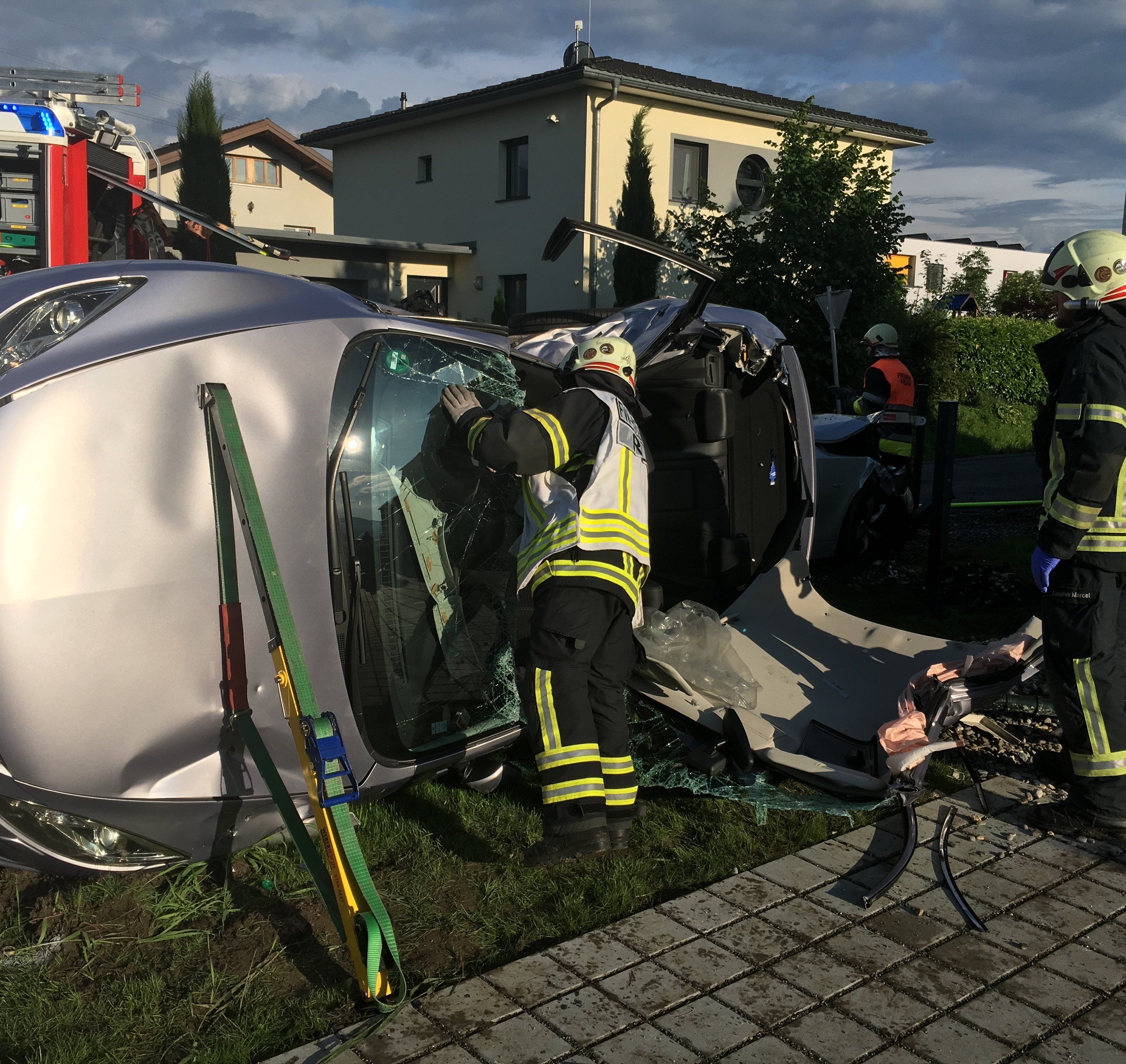 Am Donnerstagabend kam es in Koblach zu einem schweren Verkehrsunfall. Am Donnerstagabend kam es in Koblach zu einem schweren Verkehrsunfall.