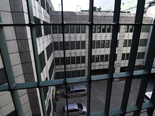 In der Justizanstalt Josefstadt kam es zu einer versuchten Geiselnahme mit einem Verletzten In der Justizanstalt Josefstadt kam es zu einer versuchten Geiselnahme mit einem Verletzten