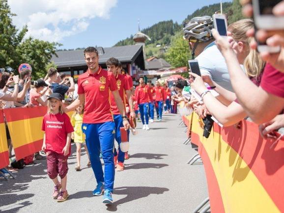 Europameister Spanien ist in Salzburg zum Greifen nahe.
