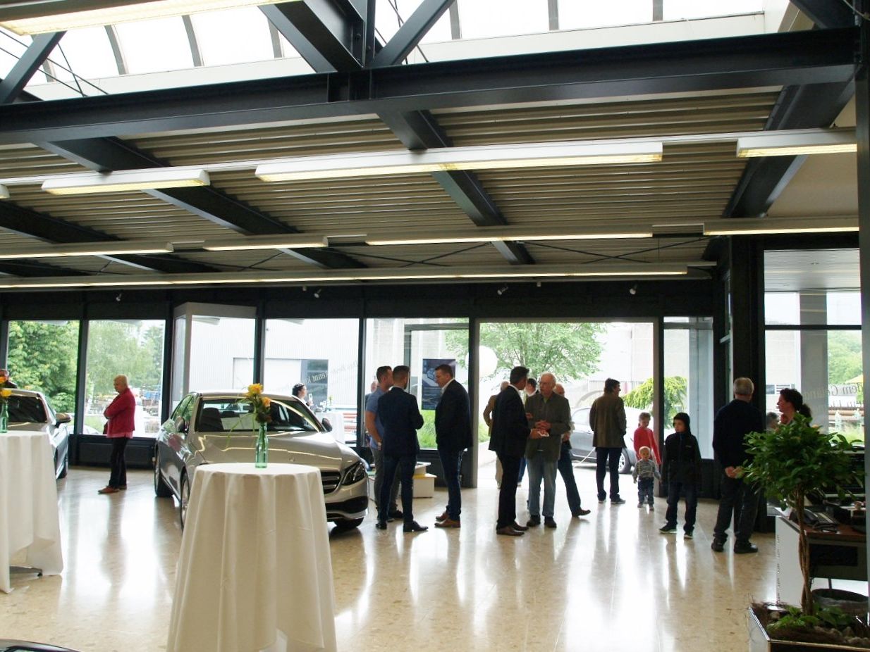 Mercedes Schneider eröffnete an diesem Wochenende seinen neuen Schauraum. Mercedes Schneider eröffnete an diesem Wochenende seinen neuen Schauraum.