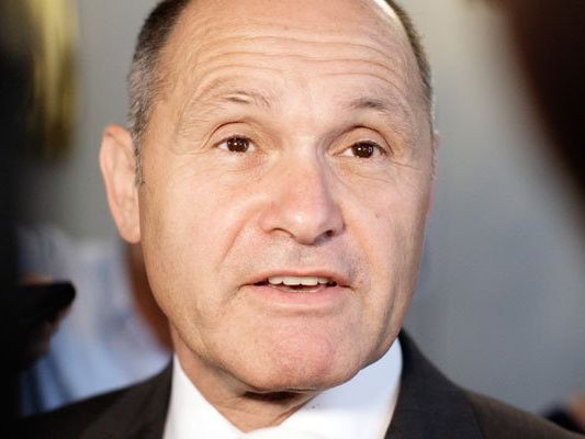 Innenminister Sobotka zeigt sich entrüstet angesichts der neuen Erkenntnisse Innenminister Sobotka zeigt sich entrüstet angesichts der neuen Erkenntnisse