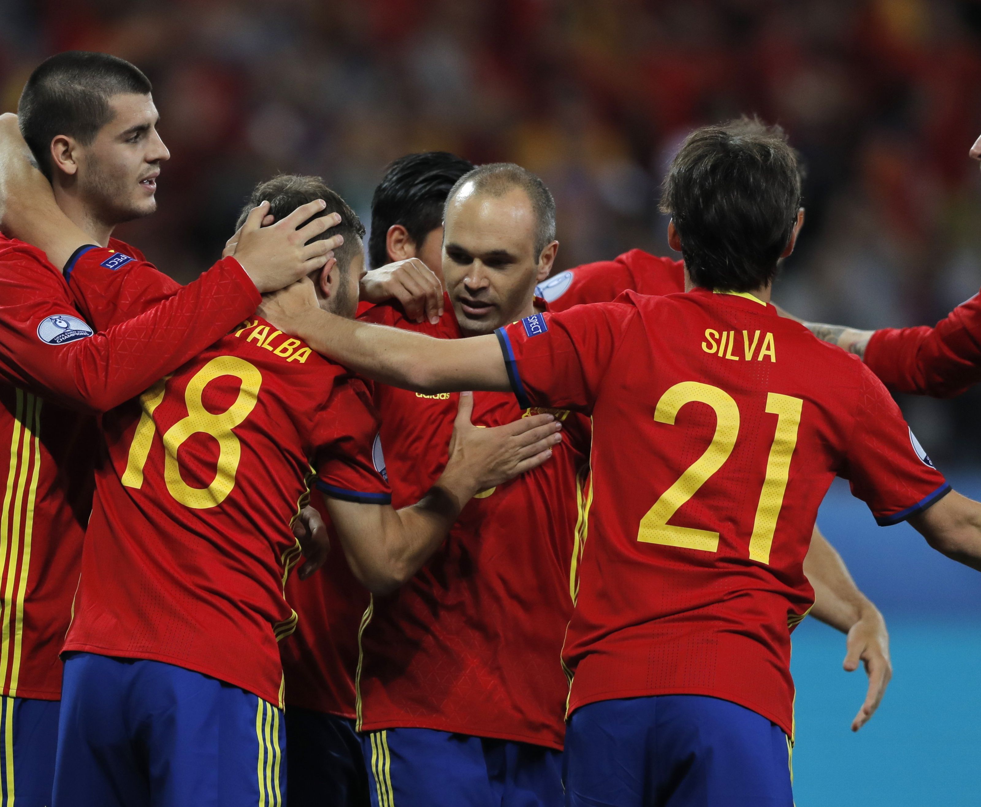 Spanien feierte einen 3:0-Sieg über die Türkei und stürmt ins Achtelfinale. Spanien feierte einen 3:0-Sieg über die Türkei und stürmt ins Achtelfinale.