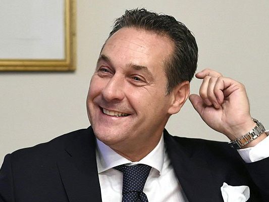 FPÖ-Chef Strache überlegt, die Präsidentschaftswahl anzufechten. FPÖ-Chef Strache überlegt, die Präsidentschaftswahl anzufechten.