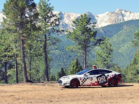 Blake Fuller legte beim Pikes Peak Race im Tesla Modell S eine Rekordzeit für Serienelektorautos hin.