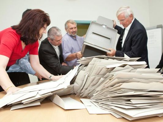 Ein kleiner Überblick über den Ablauf der Briefwahl und der Auszählung Ein kleiner Überblick über den Ablauf der Briefwahl und der Auszählung