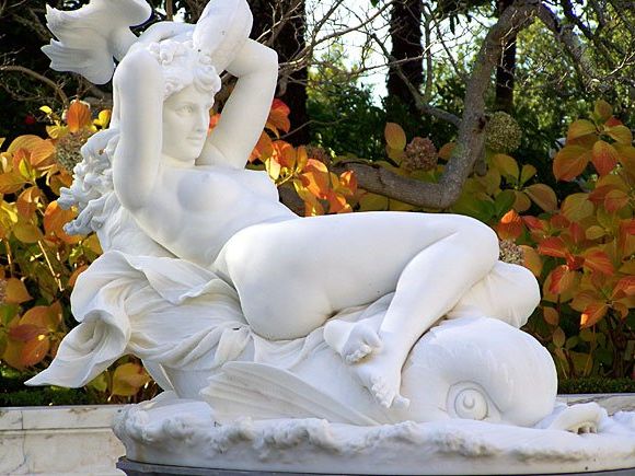 Einen Marmorbrunnen ließ sich ein Kindergarten-Betreiber durch Förderung finanzieren Einen Marmorbrunnen ließ sich ein Kindergarten-Betreiber durch Förderung finanzieren