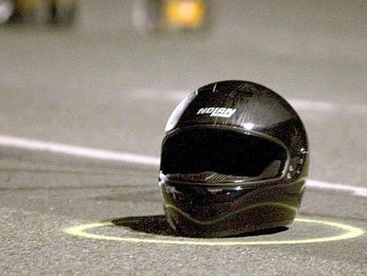 Bei einem Unfall auf der Johnstraße wurde ein Motorradfahrer getötet.