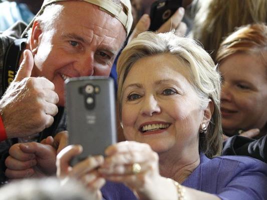 Ob sich die US-amerikanische Präsidentschaftskandidatin Hillary Clinton vor den Folgen von Selfies fürchtet?
