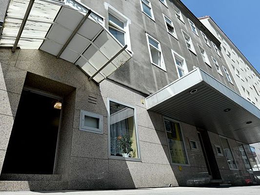 Aus einem Fenster dieses Hotels stürzte der Mann Aus einem Fenster dieses Hotels stürzte der Mann
