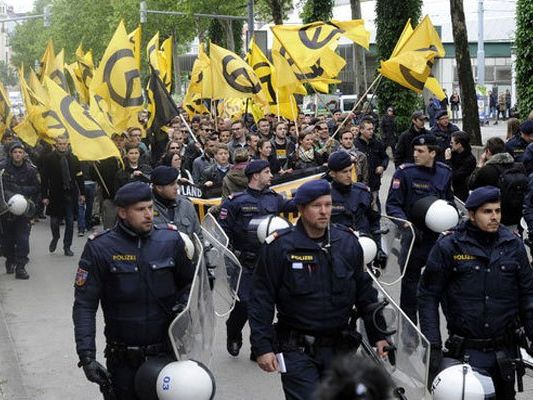Demo und Gegendemo am Samstag in Wien. Demo und Gegendemo am Samstag in Wien.