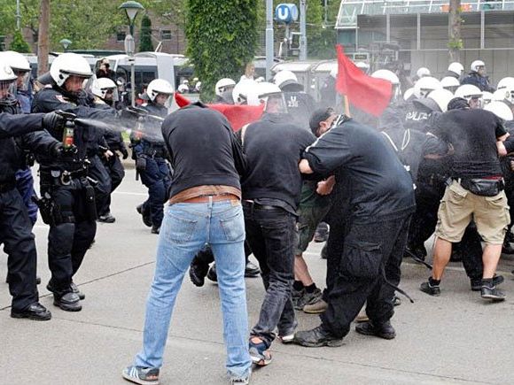 Diese Szenen ereigneten sich bei der Identitären-Demo in Wien Diese Szenen ereigneten sich bei der Identitären-Demo in Wien