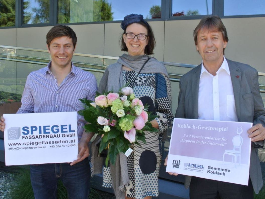 Spiegel-GF Alfred Sutterlüty, mtvo-Jubilarin Margit Hinterholzer mit Koblachs Bürgermeister Fritz Maierhofer Spiegel-GF Alfred Sutterlüty, mtvo-Jubilarin Margit Hinterholzer mit Koblachs Bürgermeister Fritz Maierhofer