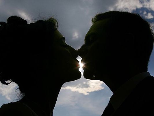 Ein simples Vergnügen, das wir unserem tierischen Erbe verdanken: das Küssen Ein simples Vergnügen, das wir unserem tierischen Erbe verdanken: das Küssen