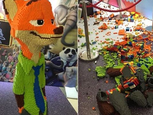 Spieltrieb wohl größer als der Respekt vor der Kunst. Spieltrieb wohl größer als der Respekt vor der Kunst.