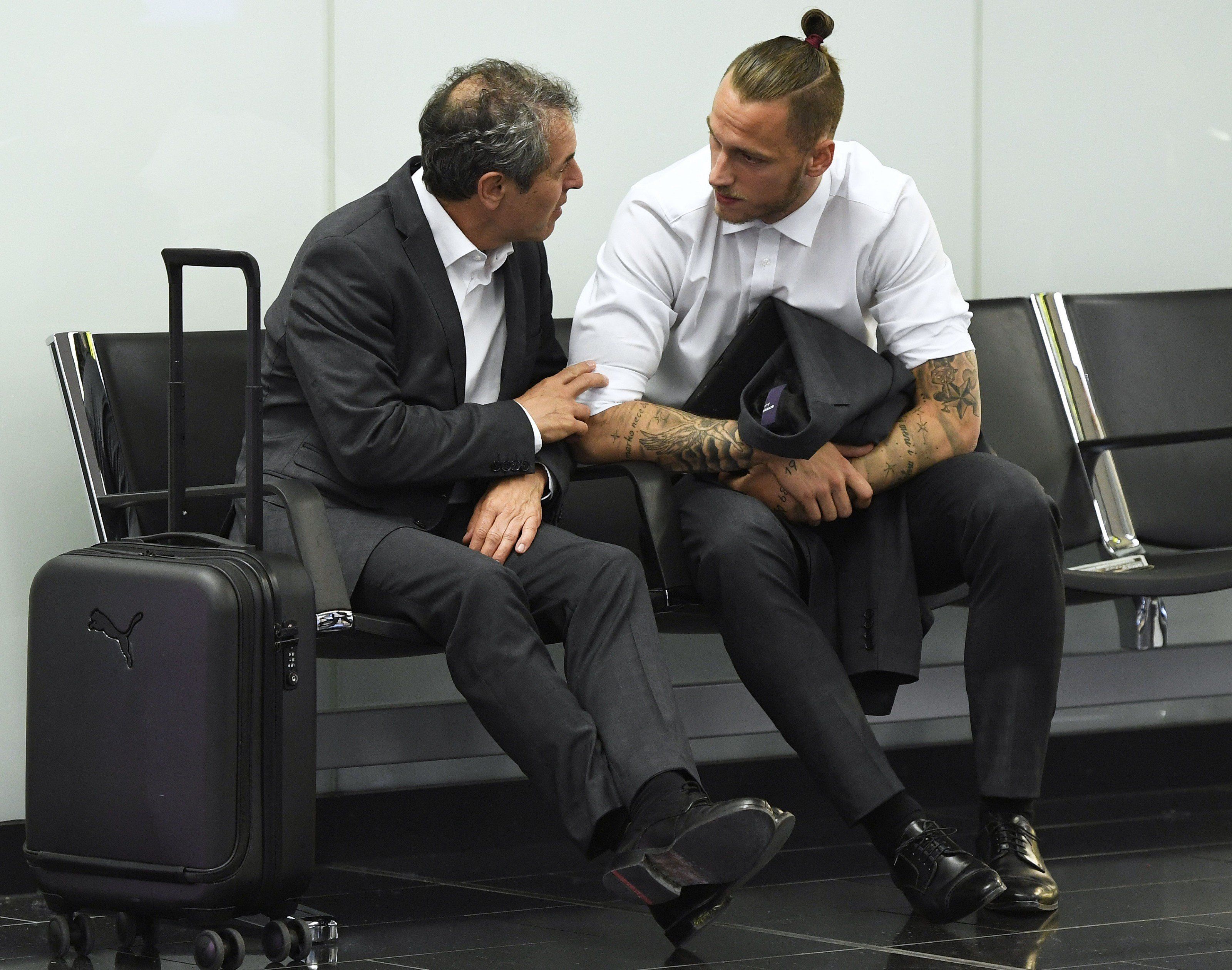 Marcel Koller und Marco Arnautovic am Flughafen.