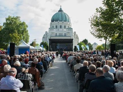 Das Open-Air Konzert am Zentralfriedhof lockt mit freiem Eintritt