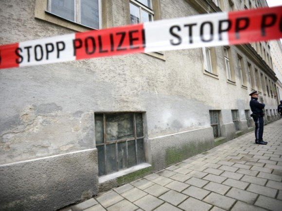 Die schreckliche Tat geschah letzten Dezember. Die schreckliche Tat geschah letzten Dezember.