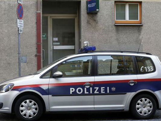 Der 66-Jährige wurde in seiner Wohnung überfallen. Der 66-Jährige wurde in seiner Wohnung überfallen.