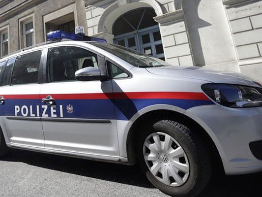 Die Polizei befreite den Mann - eineinhalb Stunden später. Die Polizei befreite den Mann - eineinhalb Stunden später.