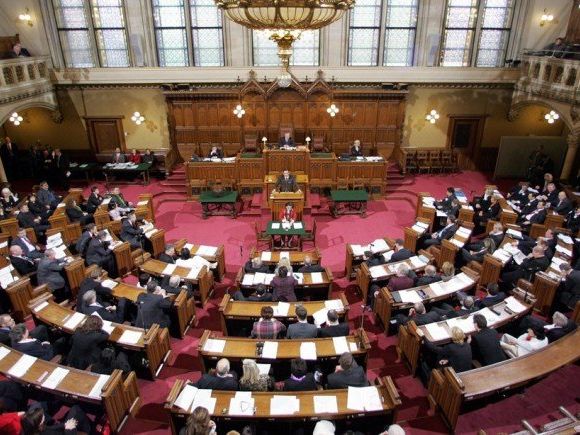 Im Sitzungssaal haben sich heute Asylwerber eingefunden. Im Sitzungssaal haben sich heute Asylwerber eingefunden.