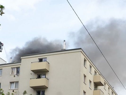 Den Rauch konnte man schon aus weiter Entfernung sehen.