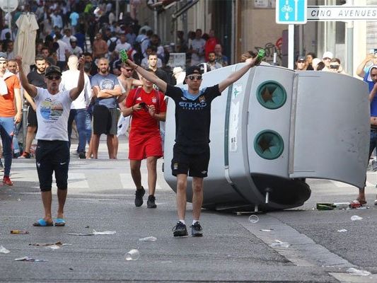 Randale durch russische Fans bei der EM. Randale durch russische Fans bei der EM.