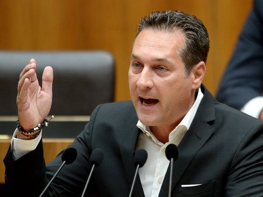 Gegen User auf der Facebook-Seite von FPÖ-Obmann Strache wird ermittelt Gegen User auf der Facebook-Seite von FPÖ-Obmann Strache wird ermittelt