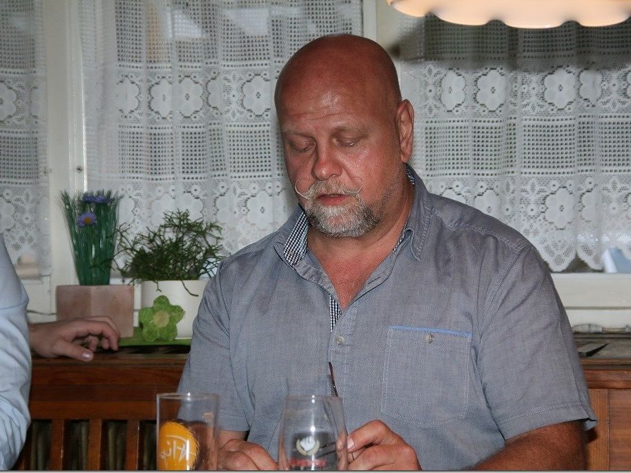 Gründer Walter Beck bleibt Obmann von HC Walter Buaba Gründer Walter Beck bleibt Obmann von HC Walter Buaba