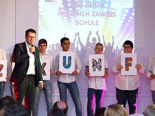 Stadtschulratspräsident Jürgen Czernohorszky bei der Schulfeier Stadtschulratspräsident Jürgen Czernohorszky bei der Schulfeier