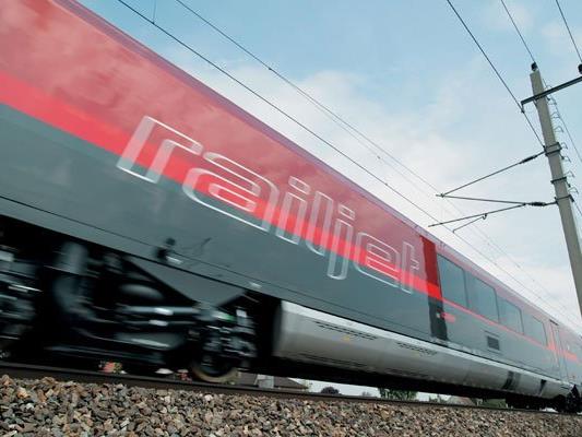 Der 25-Jähriger verschanzte sich in einem Zug Richtung Salzburg.