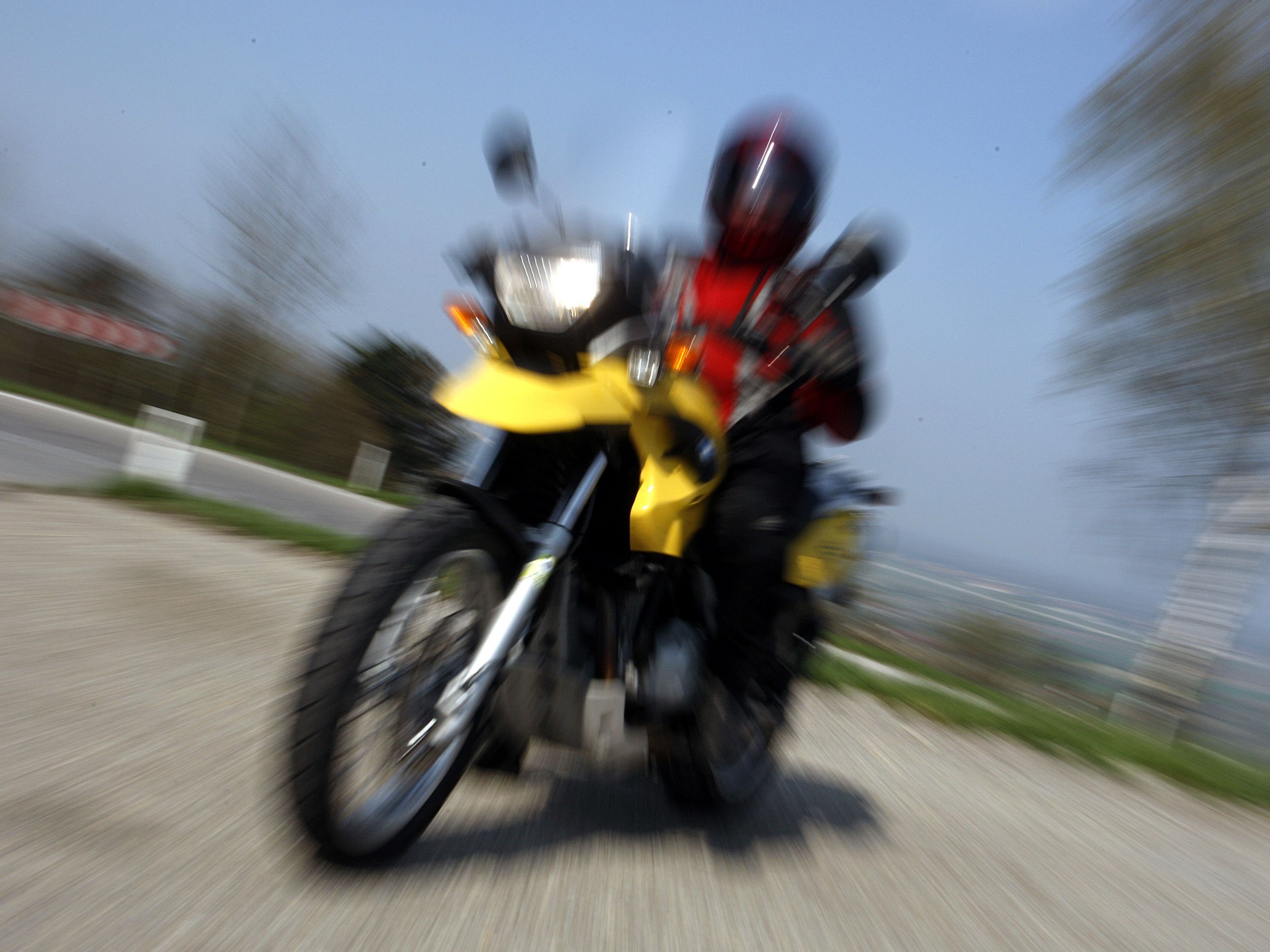 Drei Motorradfahrer verloren zwischen Freitagnachmittag und Samstagfrüh auf Niederösterreichs Straßen ihr Leben. Drei Motorradfahrer verloren zwischen Freitagnachmittag und Samstagfrüh auf Niederösterreichs Straßen ihr Leben.