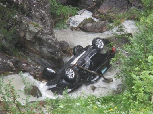 Der Wagen blieb auf dem Dach liegen