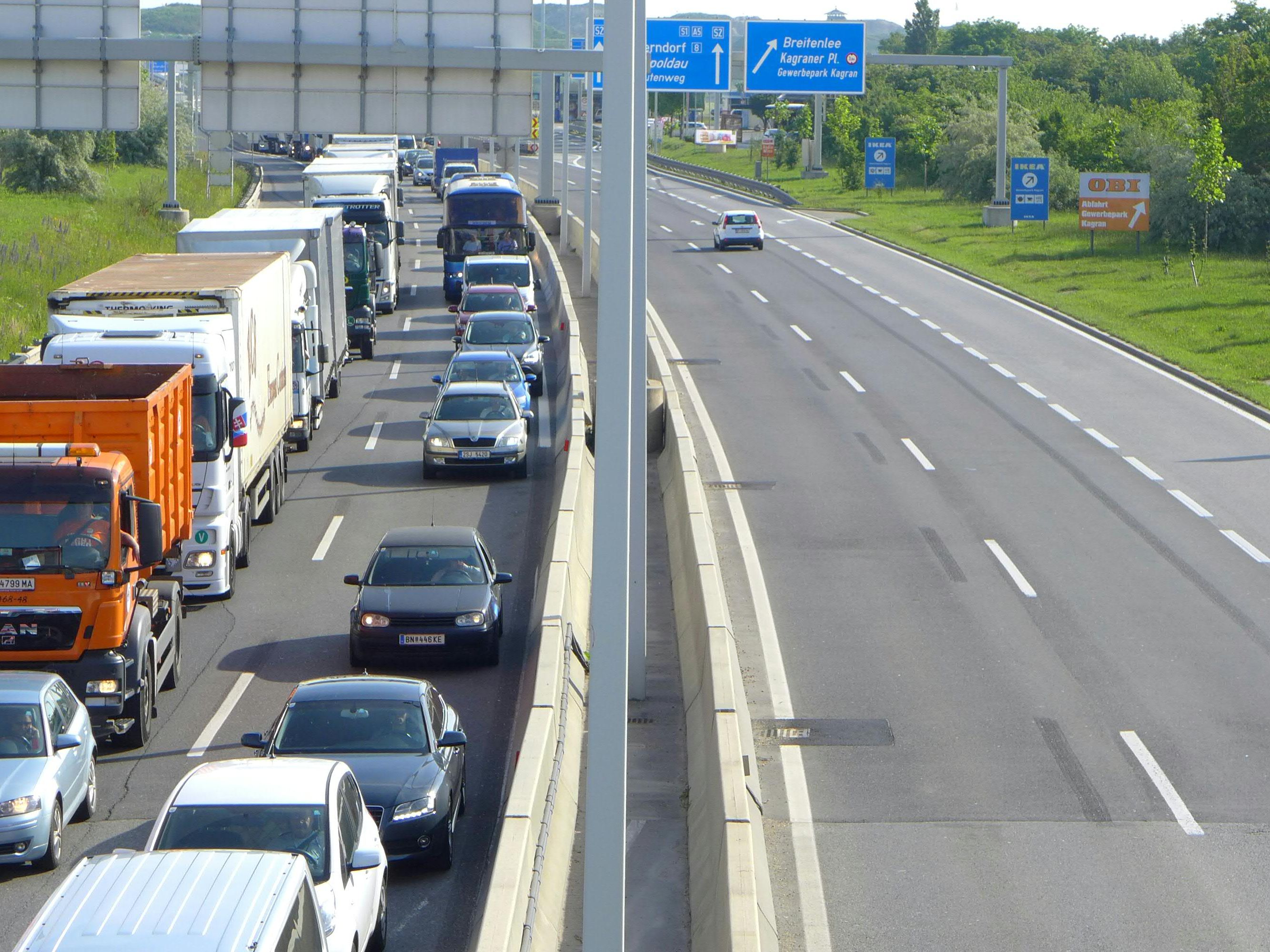 Behinderungen im Montagfrühverkehr. Behinderungen im Montagfrühverkehr.