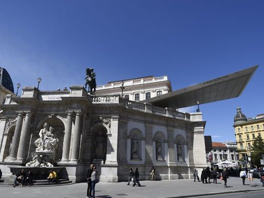 Die Öffentlichkeit kann die Neuaufstellung der Albertina am Mittwoch begutachten. Die Öffentlichkeit kann die Neuaufstellung der Albertina am Mittwoch begutachten.