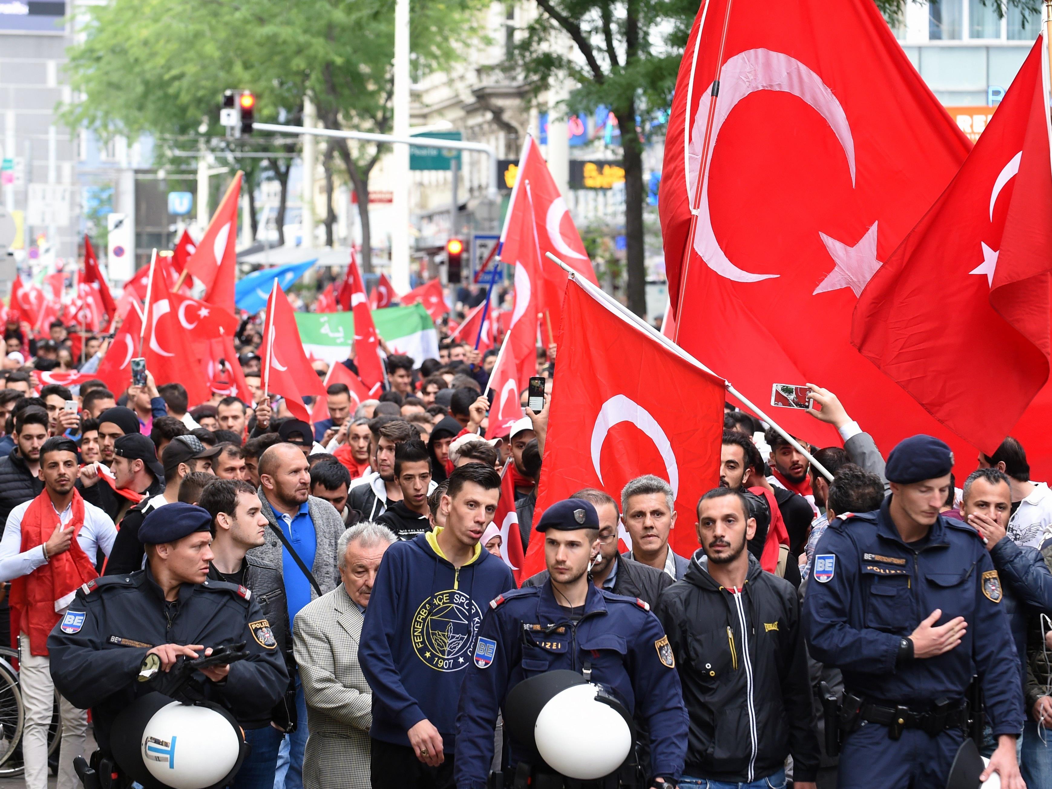 Eine zweite Demonstration zog aufgrund der Vorfälle in der Türkei durch die Wiener Innenstadt