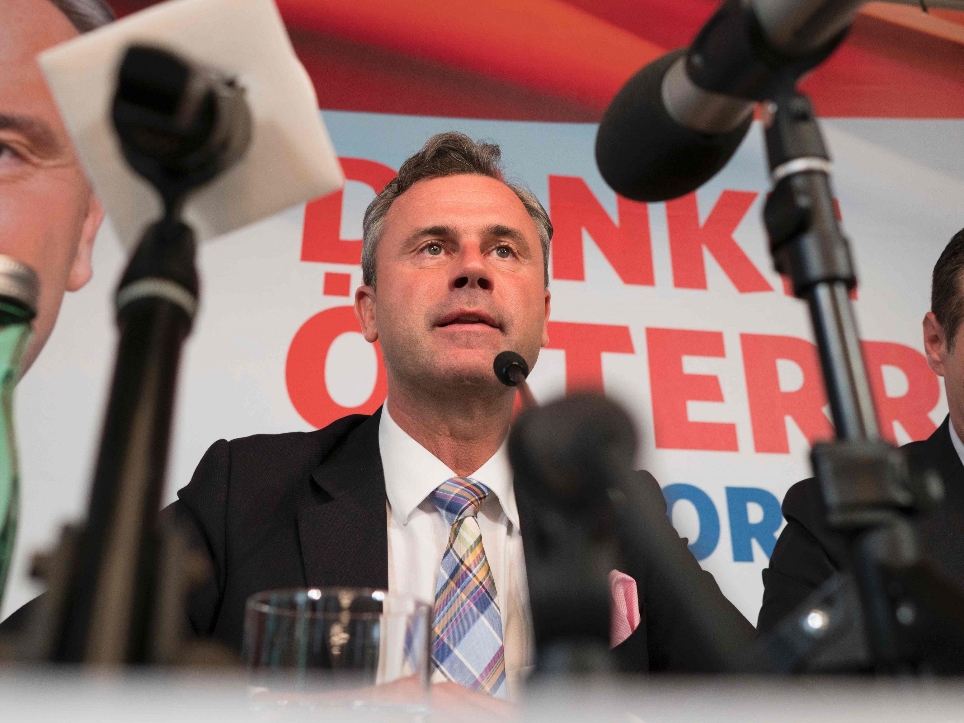 "Wahlsieg für FPÖ in Griffweite". "Wahlsieg für FPÖ in Griffweite".