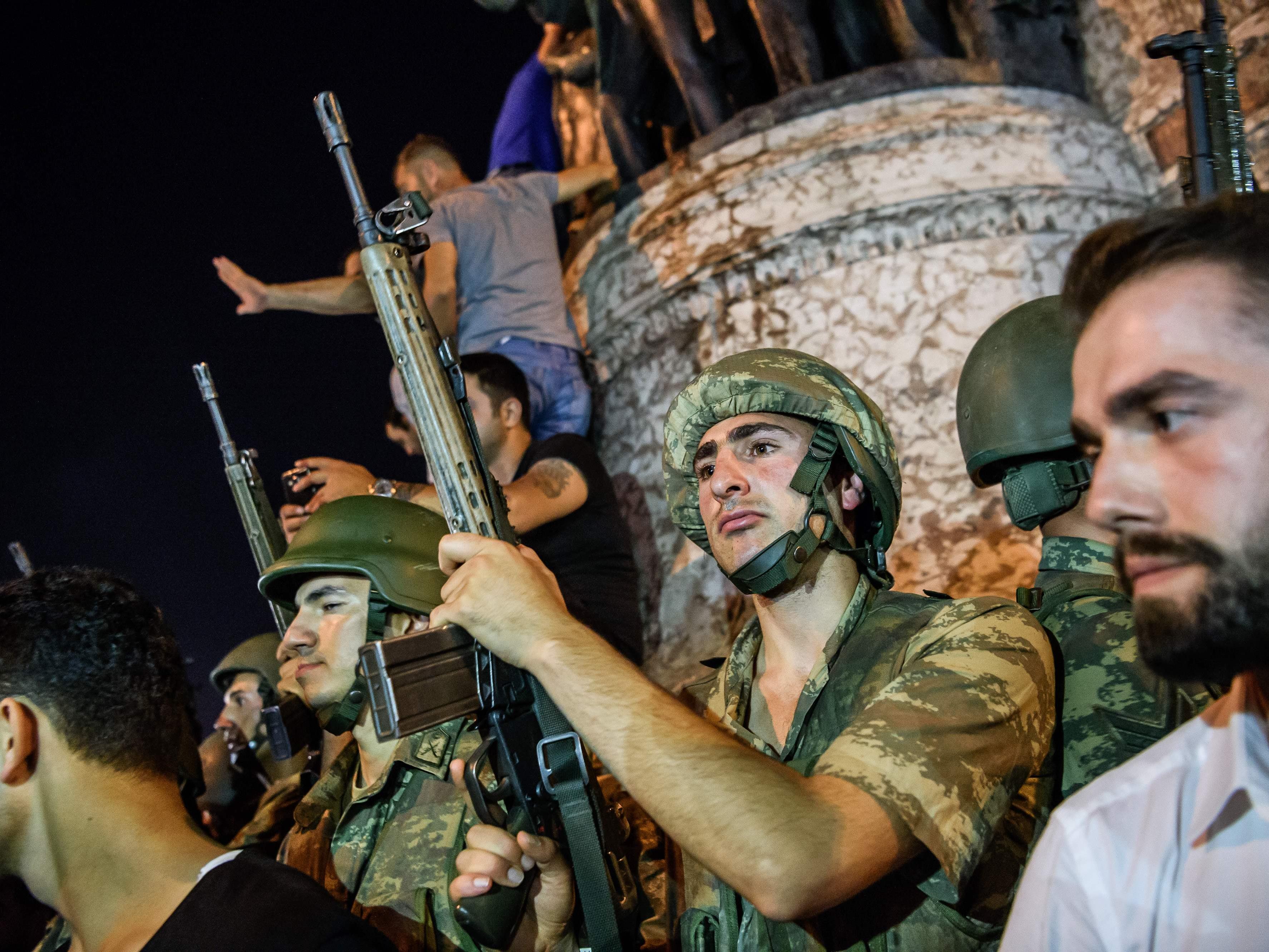 Ein Militärputsch erschüttert die Türkei
