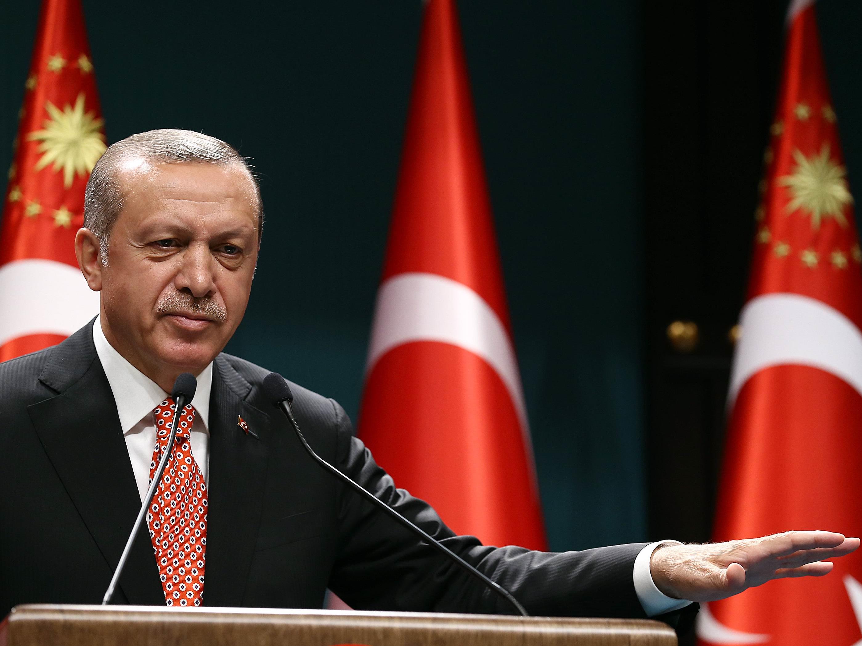 USA sehen Kampf gegen IS behindert - Türkische Opposition warnt vor Hexenjagd.