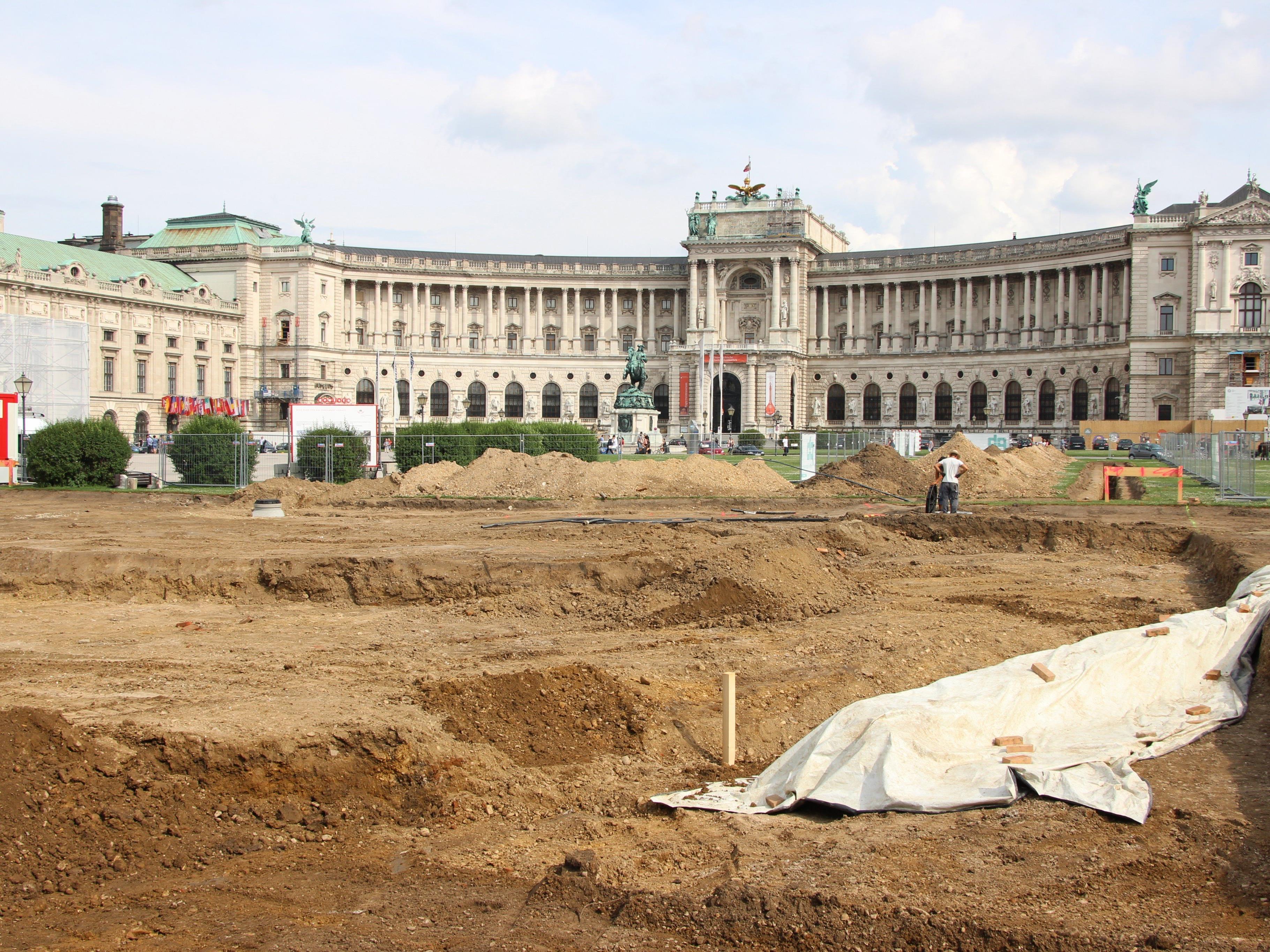 Die Grabungsarbeiten am Heldenplatz haben begonnen
