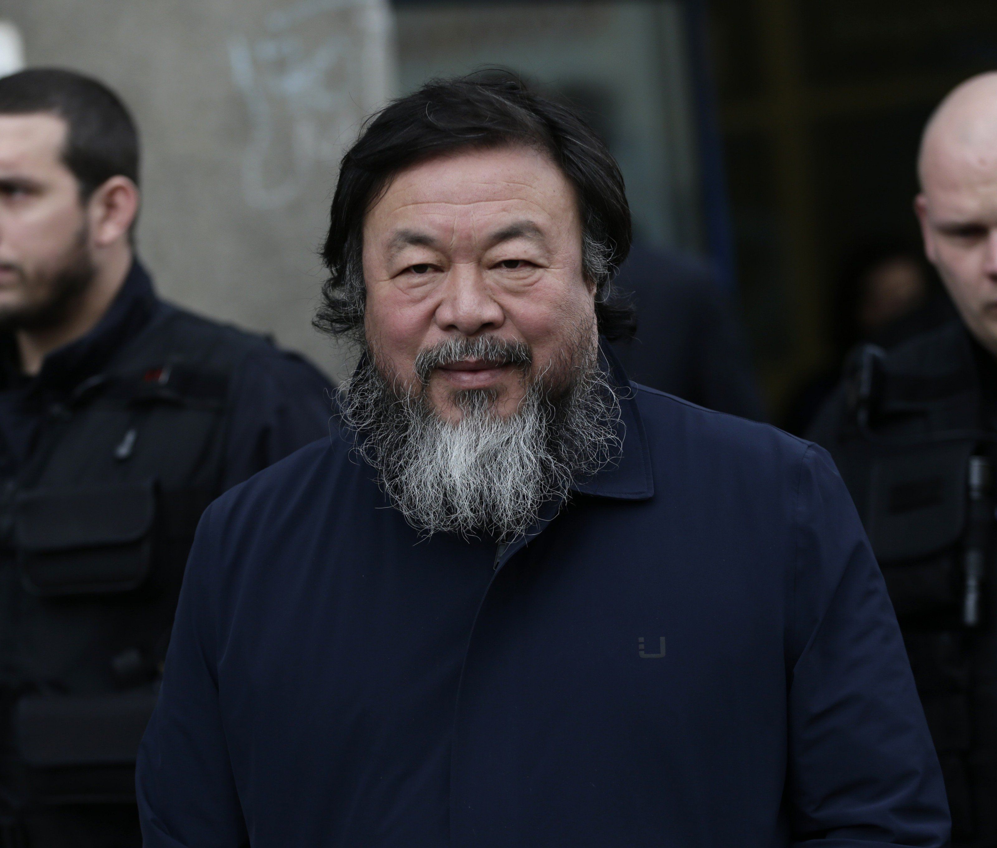 VOL.AT zeigt die Pressekonferenz des Künstlers zur Ausstellungseröffnung im 21er Haus in Wien und einen Teil der Führung mit Ai Wei Wei im Live-Stream. VOL.AT zeigt die Pressekonferenz des Künstlers zur Ausstellungseröffnung im 21er Haus in Wien und einen Teil der Führung mit Ai Wei Wei im Live-Stream.