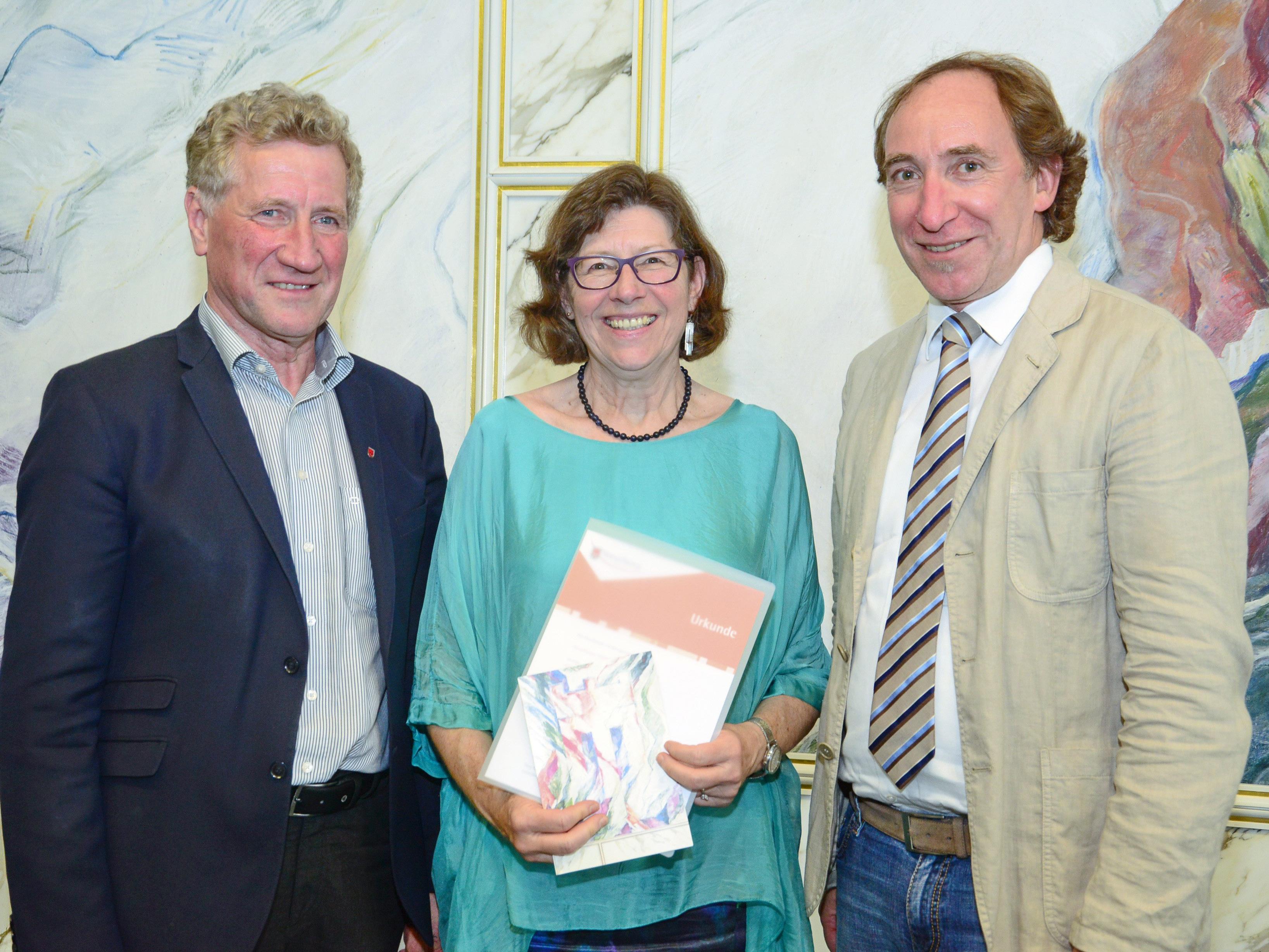 Ingrid Benedikt bekam den Mitwelt- und Energiepreis des Landes Vorarlberg verliehen.