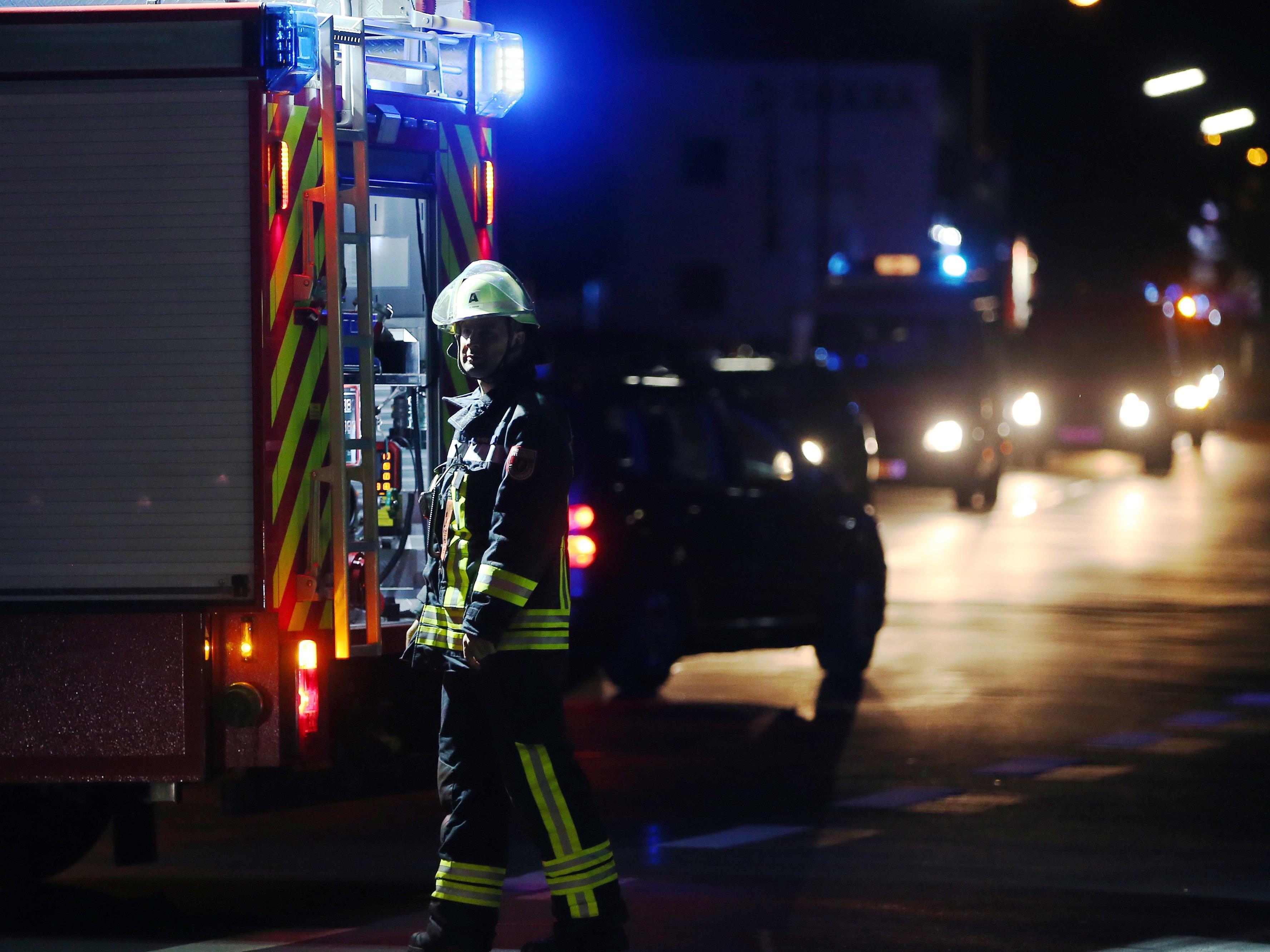 Ein Mann hat in einem Regionalzug bei Würzburg vier Menschen schwer verletzt.