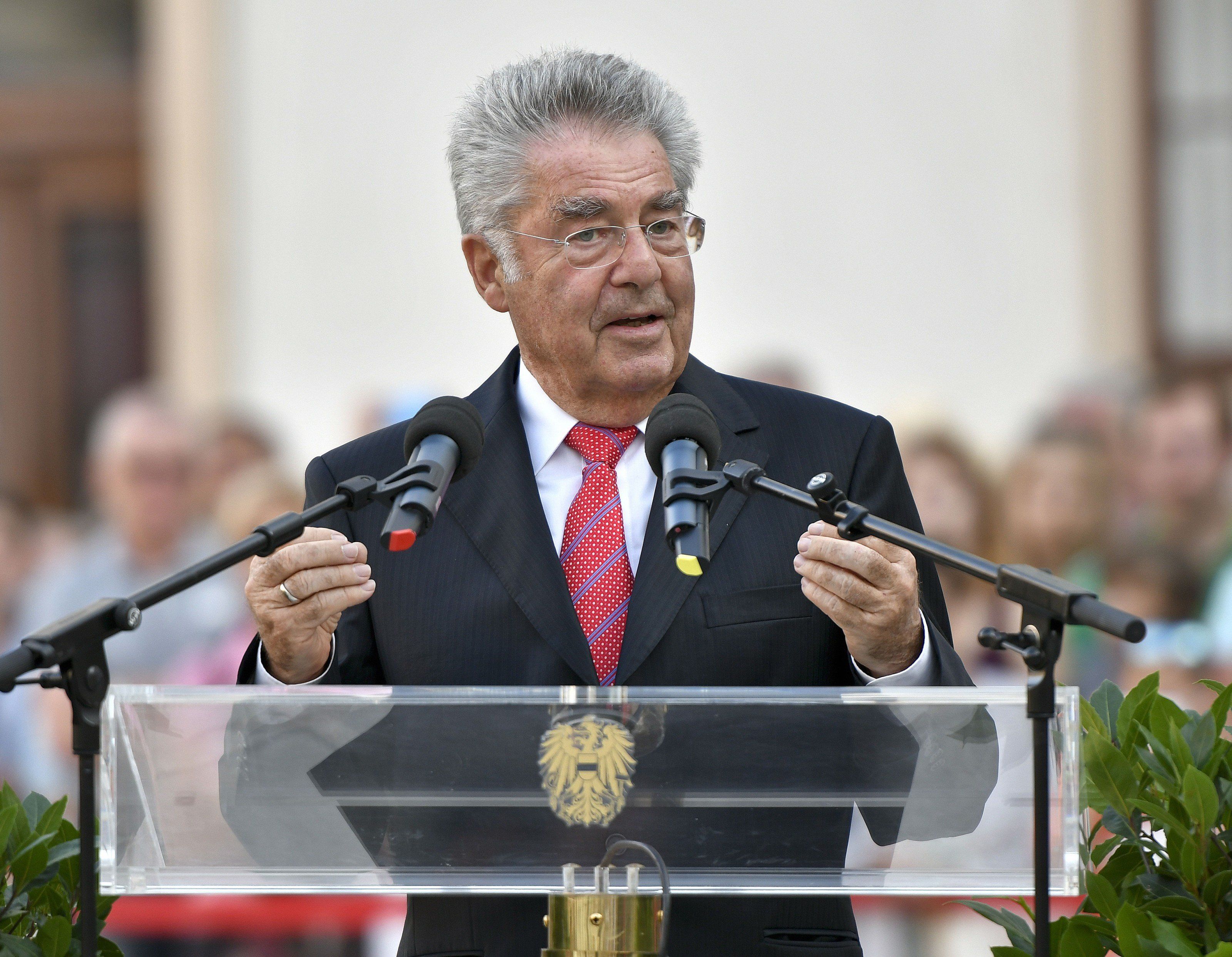 Bundespräsident Heinz Fischer bei den Feierlichkeiten zur Beendigung seiner Amtszeit Bundespräsident Heinz Fischer bei den Feierlichkeiten zur Beendigung seiner Amtszeit