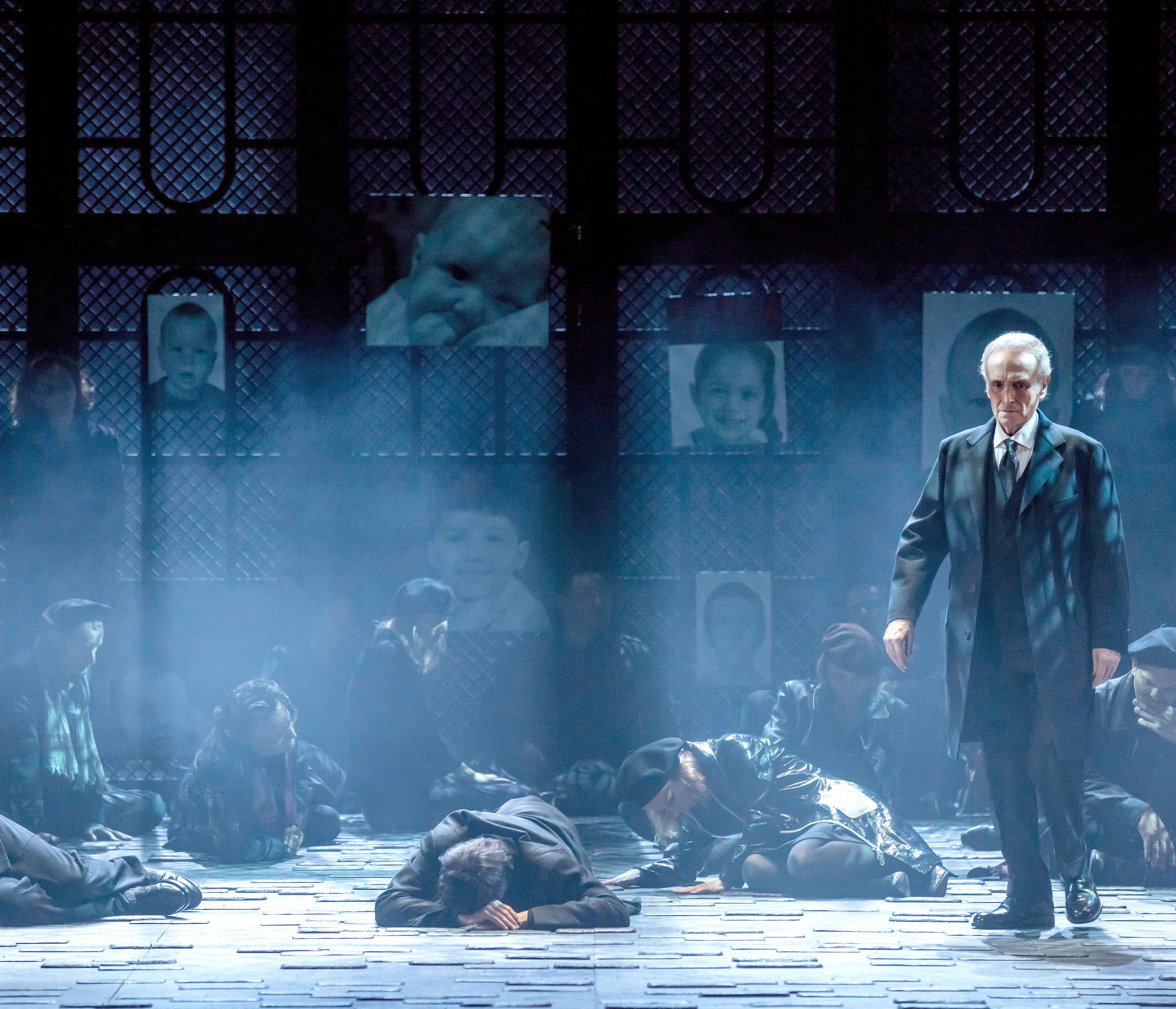 Startenor Jose Carreras in der für ihn maßgeschneiderten Rolle in der Oper "El Juez" Startenor Jose Carreras in der für ihn maßgeschneiderten Rolle in der Oper "El Juez"