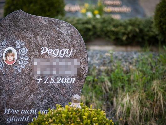 Der Gedenkstein von Peggy, die vor 15 Jahren verschwunden ist.