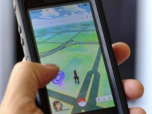 Bei Pokémon Go geht der Spieler in der realen Welt auf Pokémon-Jagd. Bei Pokémon Go geht der Spieler in der realen Welt auf Pokémon-Jagd.