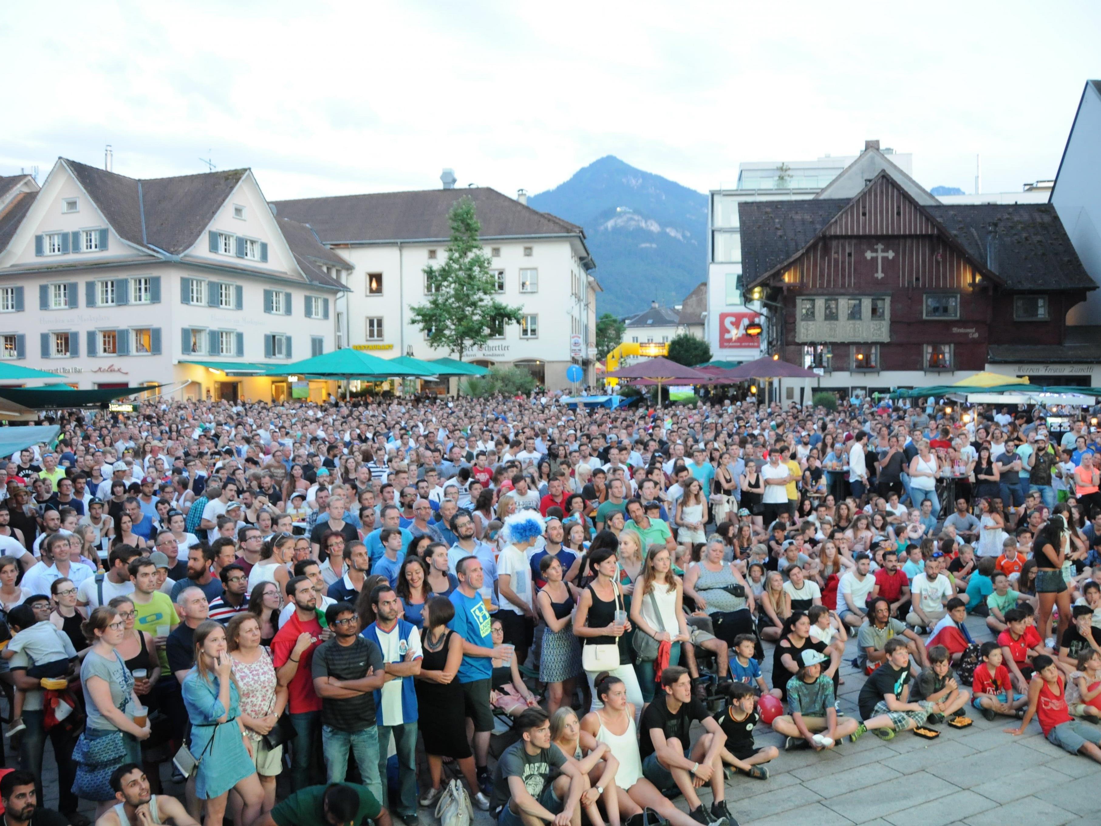 4000 Besucher verfolgten das EM Finale am Dornbirner Marktplatz.
